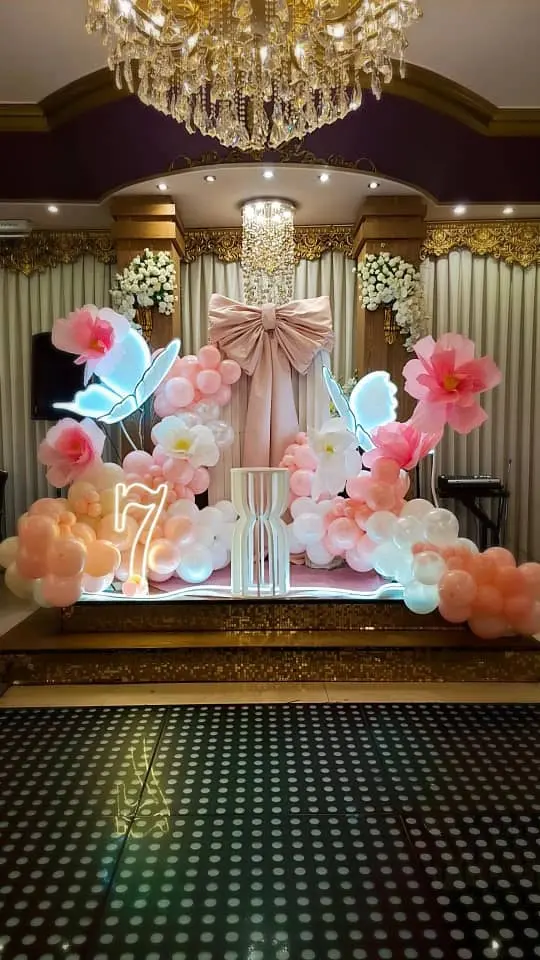 کیک اختصاصی و چیدمان میز جشن تولد بزرگسال در کرج | نوا آرا بهترین مجری برگزاری تولد با کمترین هزینه