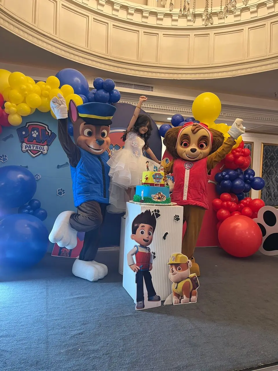 لباس بتمن برای جشن پسرانه - نوا آرا | ماسک بتمن، شنل، لباس لایه‌ای، کمربند ابزار، دستکش و چکمه ابرقهرمانی