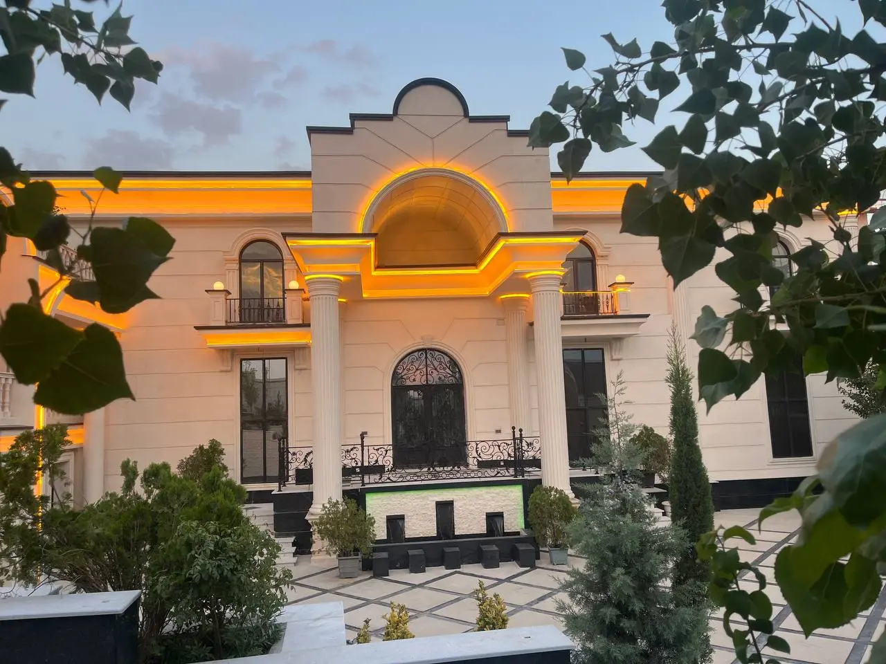 تزیینات مراسم با تم طلایی و کریستال | دکوراسیون بسیار لوکس | مراسم VIP