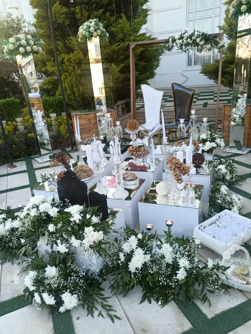 سفره عقد لاکچری با تزیینات طلایی و گل طبیعی | مراسم عقد در تهران | ایده برای سفره عقد