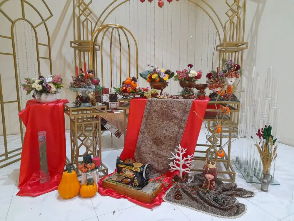 میز کیک عروسی با تزیینات گل طبیعی | کیک عروس مدرن | پذیرایی مراسم